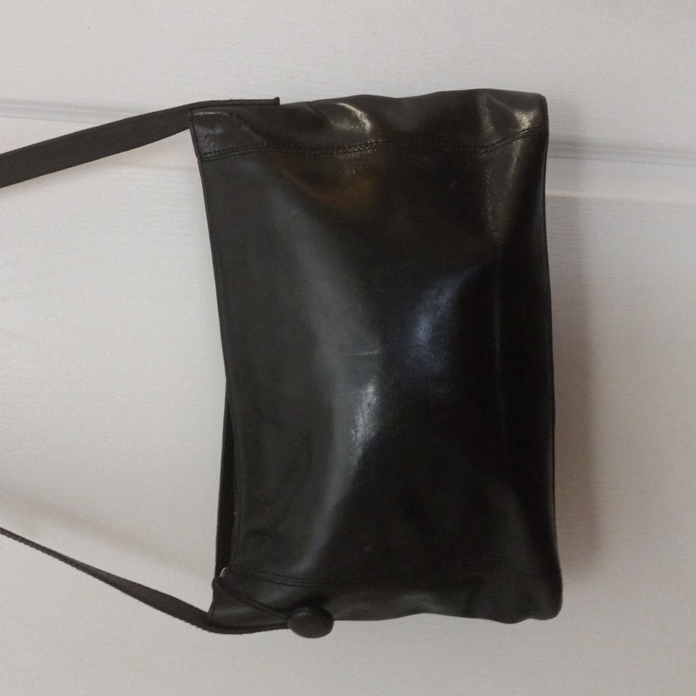 MONSAC Original Shoulder Crossbody Bag Fine Leather Black Lined Zip Bottom Studs